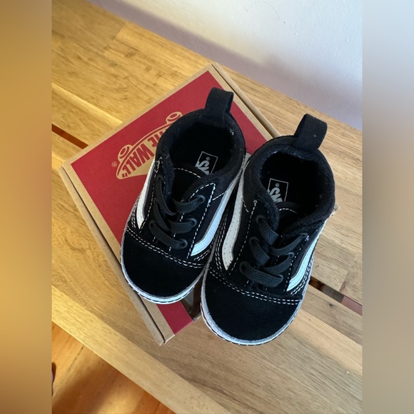 NWOT Vans Old Skool Crib Shoe Size 3 (3-6 Months) - Picture 2 of 6